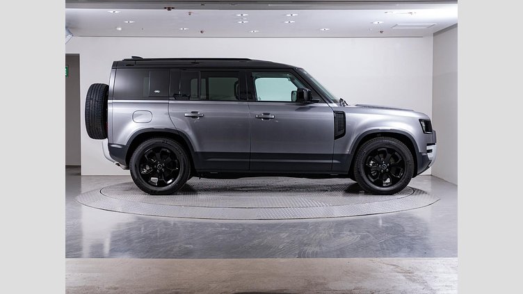 2024 認定中古車 Land Rover Defender 110 アイガーグレイ P300 AWD（AT） SE