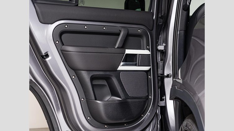 2024 認定中古車 Land Rover Defender 110 アイガーグレイ P300 AWD（AT） SE