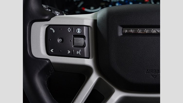 2024 認定中古車 Land Rover Defender 110 アイガーグレイ P300 AWD（AT） SE