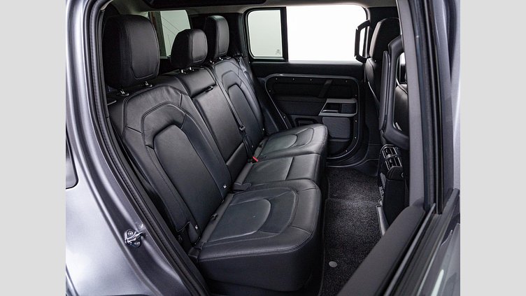 2024 認定中古車 Land Rover Defender 110 アイガーグレイ P300 AWD（AT） SE