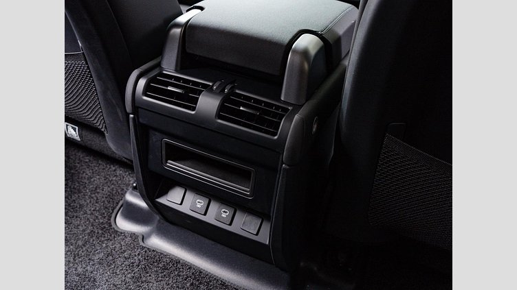 2024 認定中古車 Land Rover Defender 110 アイガーグレイ P300 AWD（AT） SE