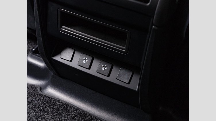 2024 認定中古車 Land Rover Defender 110 アイガーグレイ P300 AWD（AT） SE