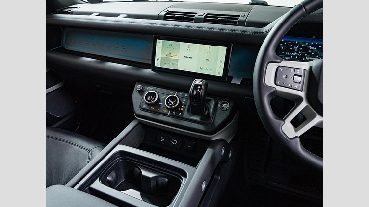 2024 認定中古車 Land Rover Defender 110 アイガーグレイ P300 AWD（AT） SE