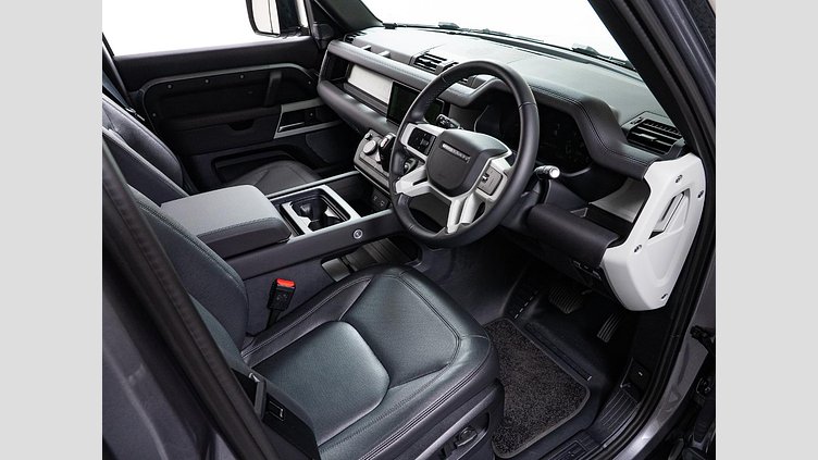 2024 認定中古車 Land Rover Defender 110 アイガーグレイ P300 AWD（AT） SE