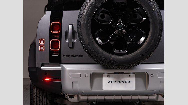 2024 認定中古車 Land Rover Defender 110 アイガーグレイ P300 AWD（AT） SE