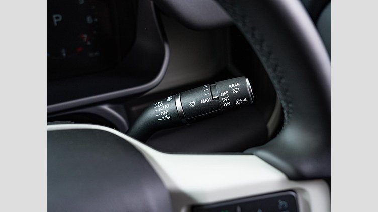 2024 認定中古車 Land Rover Defender 110 アイガーグレイ P300 AWD（AT） SE