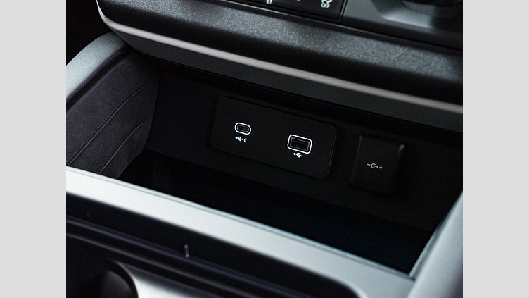 2024 認定中古車 Land Rover Defender 110 アイガーグレイ P300 AWD（AT） SE