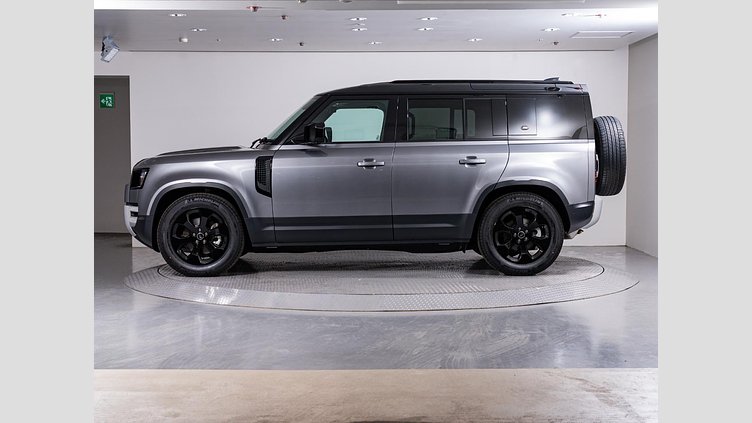 2024 認定中古車 Land Rover Defender 110 アイガーグレイ P300 AWD（AT） SE