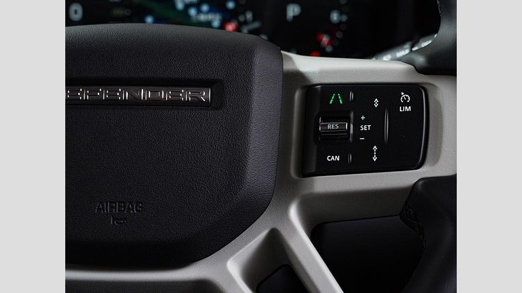 2024 認定中古車 Land Rover Defender 110 アイガーグレイ P300 AWD（AT） SE