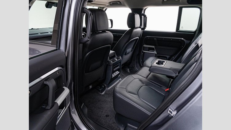 2024 認定中古車 Land Rover Defender 110 アイガーグレイ P300 AWD（AT） SE