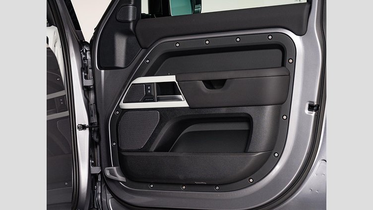 2024 認定中古車 Land Rover Defender 110 アイガーグレイ P300 AWD（AT） SE