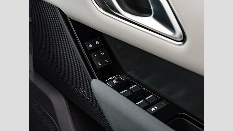 2024 認定中古車 Land Rover Range Rover Velar ザダルグレイ D200マイルドハイブリッド（ディーゼル） スタンダードホイールベース Dynamic SE