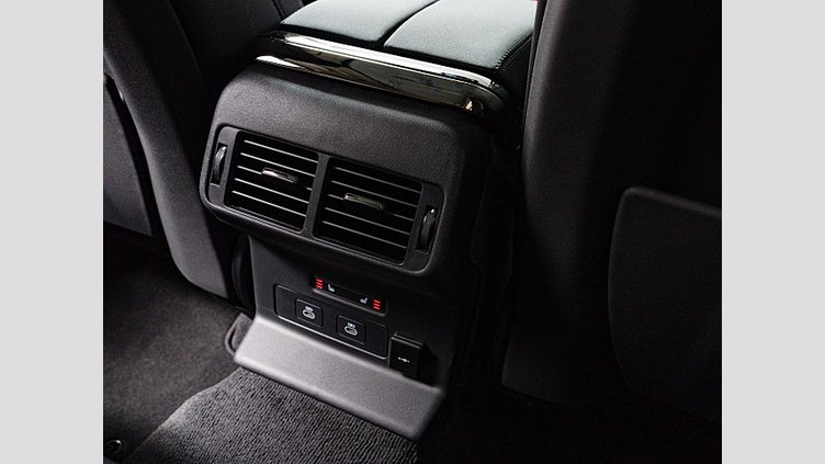 2024 認定中古車 Land Rover Range Rover Velar ザダルグレイ D200マイルドハイブリッド（ディーゼル） スタンダードホイールベース Dynamic SE