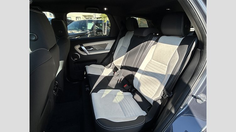 2024 認定中古車 Land Rover Discovery Sport ヴァレジネブルー D200マイルドハイブリッド（ディーゼル） 標準ホイール Dynamic SE