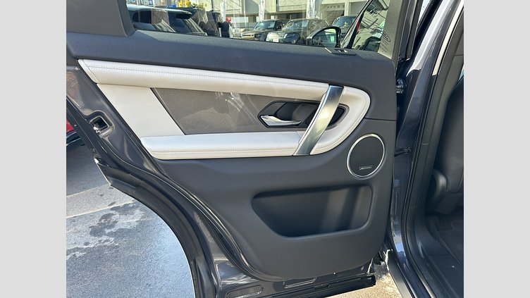 2024 認定中古車 Land Rover Discovery Sport ヴァレジネブルー D200マイルドハイブリッド（ディーゼル） 標準ホイール Dynamic SE