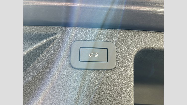 2024 認定中古車 Land Rover Discovery Sport ヴァレジネブルー D200マイルドハイブリッド（ディーゼル） 標準ホイール Dynamic SE