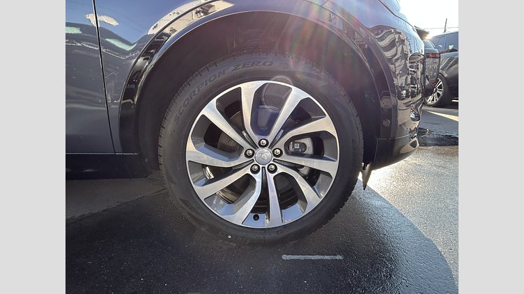 2024 認定中古車 Land Rover Discovery Sport ヴァレジネブルー D200マイルドハイブリッド（ディーゼル） 標準ホイール Dynamic SE