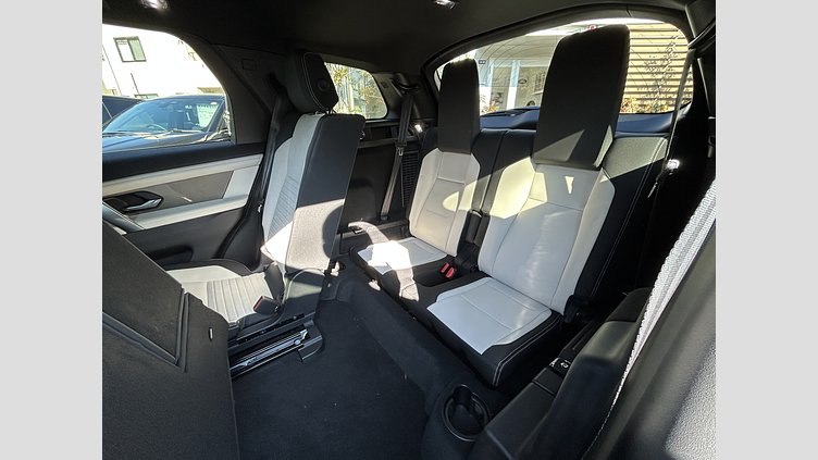 2024 認定中古車 Land Rover Discovery Sport ヴァレジネブルー D200マイルドハイブリッド（ディーゼル） 標準ホイール Dynamic SE