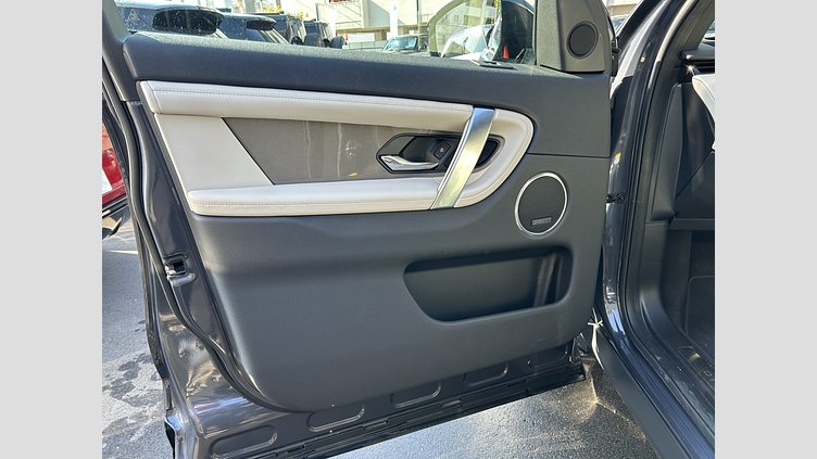 2024 認定中古車 Land Rover Discovery Sport ヴァレジネブルー D200マイルドハイブリッド（ディーゼル） 標準ホイール Dynamic SE