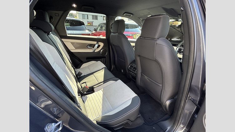 2024 認定中古車 Land Rover Discovery Sport ヴァレジネブルー D200マイルドハイブリッド（ディーゼル） 標準ホイール Dynamic SE