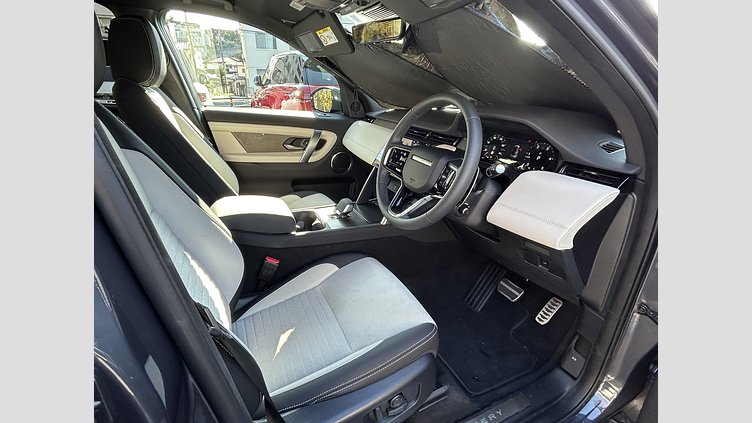 2024 認定中古車 Land Rover Discovery Sport ヴァレジネブルー D200マイルドハイブリッド（ディーゼル） 標準ホイール Dynamic SE