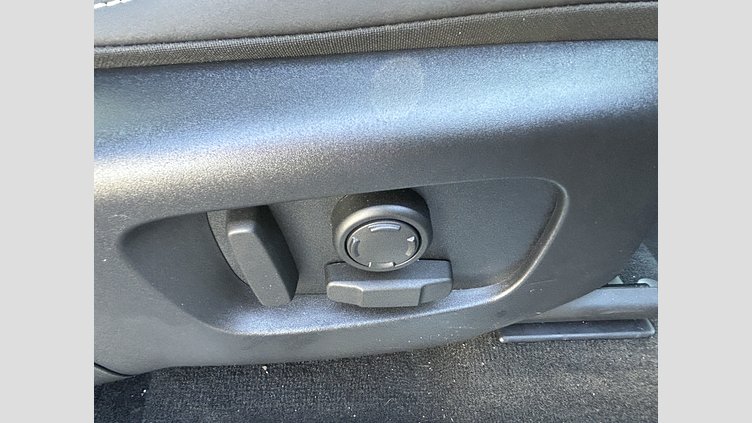 2024 認定中古車 Land Rover Discovery Sport ヴァレジネブルー D200マイルドハイブリッド（ディーゼル） 標準ホイール Dynamic SE