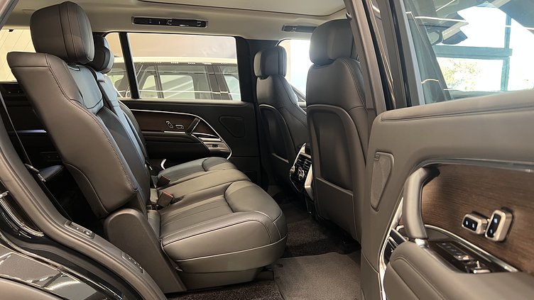 2025 新車 Land Rover Range Rover (1AG) Santorini Black 聖托里尼黑 P400 汽油 (輕油電混合) 長軸距7人座 HSE