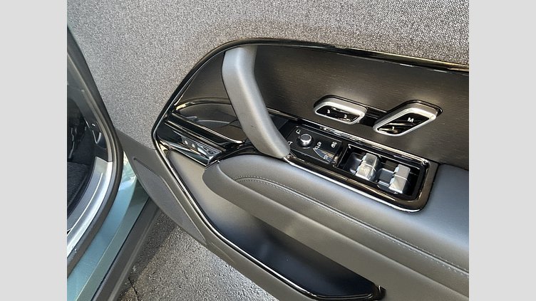 2024 認定中古車 Land Rover Range Rover Sport ジオラグリーン P550eプラグインハイブリッド（ガソリン） スタンダードホイールベース Autobiography