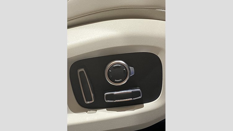 2023 認定中古車 Jaguar F-Pace ウルトラブルー P550 AWD（オートマチック） SVR