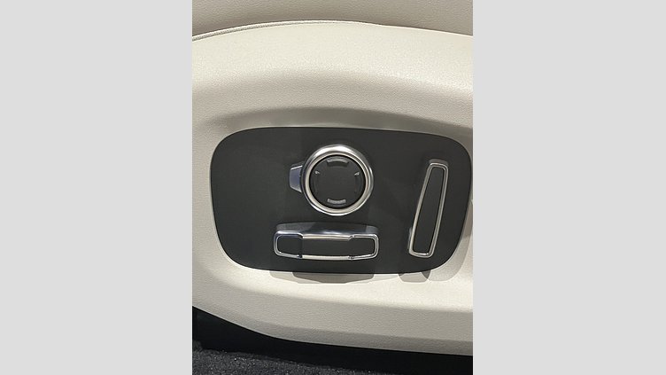 2023 認定中古車 Jaguar F-Pace ウルトラブルー P550 AWD（オートマチック） SVR