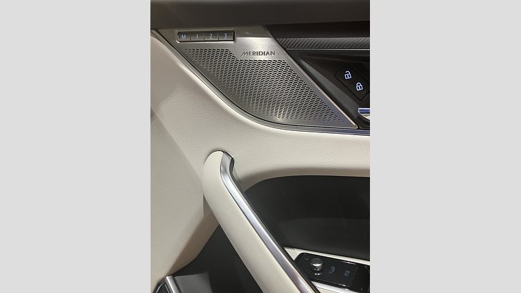 2023 認定中古車 Jaguar F-Pace ウルトラブルー P550 AWD（オートマチック） SVR