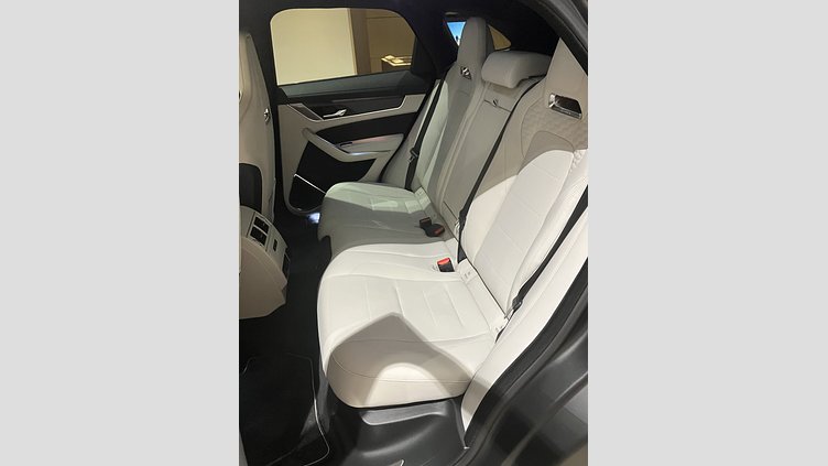 2023 認定中古車 Jaguar F-Pace ウルトラブルー P550 AWD（オートマチック） SVR