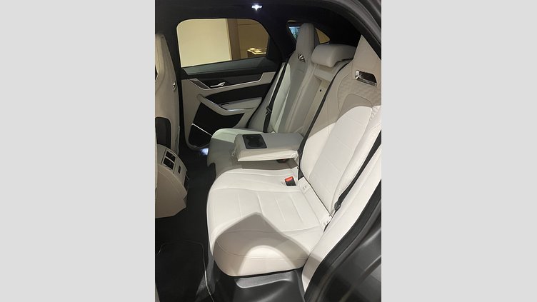 2023 認定中古車 Jaguar F-Pace ウルトラブルー P550 AWD（オートマチック） SVR