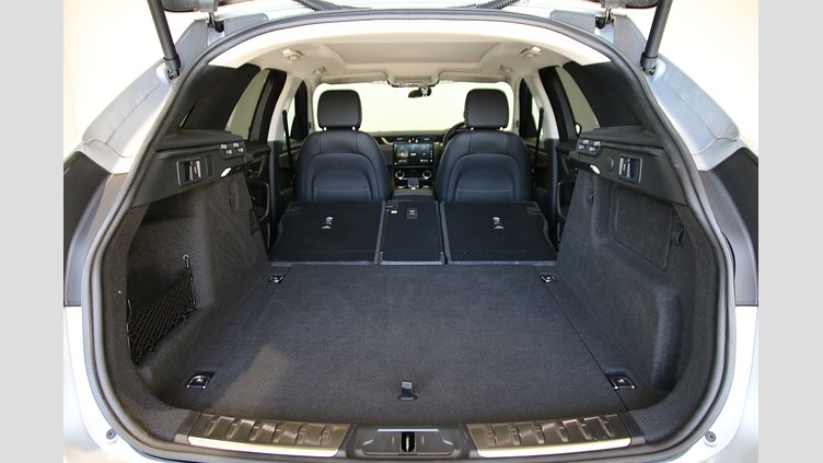 2024 認定中古車 Jaguar F-Pace ハクバシルバー D204 AWD（オートマチック）MHEV S