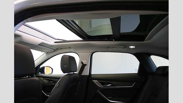 2024 認定中古車 Jaguar F-Pace ハクバシルバー D204 AWD（オートマチック）MHEV S