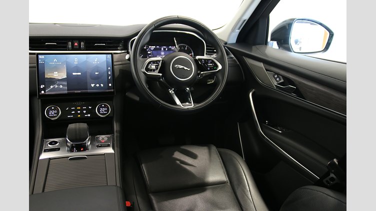 2024 認定中古車 Jaguar F-Pace ハクバシルバー D204 AWD（オートマチック）MHEV S