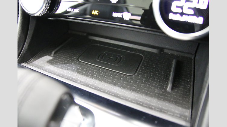 2024 認定中古車 Jaguar F-Pace ハクバシルバー D204 AWD（オートマチック）MHEV S