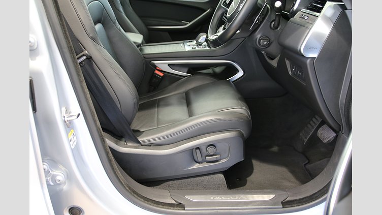 2024 認定中古車 Jaguar F-Pace ハクバシルバー D204 AWD（オートマチック）MHEV S