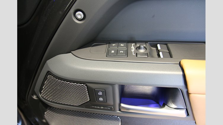 2024 認定中古車 Land Rover Defender 90 カルパチアングレイ D300 AWD（AT） X-DYNAMIC HSE