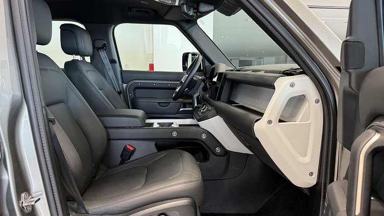 2024 認證中古車 Land Rover Defender 110 Silicon Silver 3.0 litre i6D​ D300 X-Dynamic HSE
