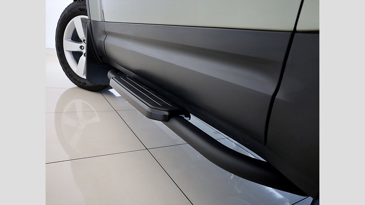 2025 Approved Land Rover Defender 90 Pangea Green AWD D250 S