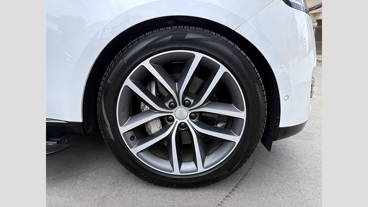 2024 認定中古車 Land Rover Range Rover オストゥーニパールホワイト D300 AWD MHEV（AT） スタンダードホイールベース SE