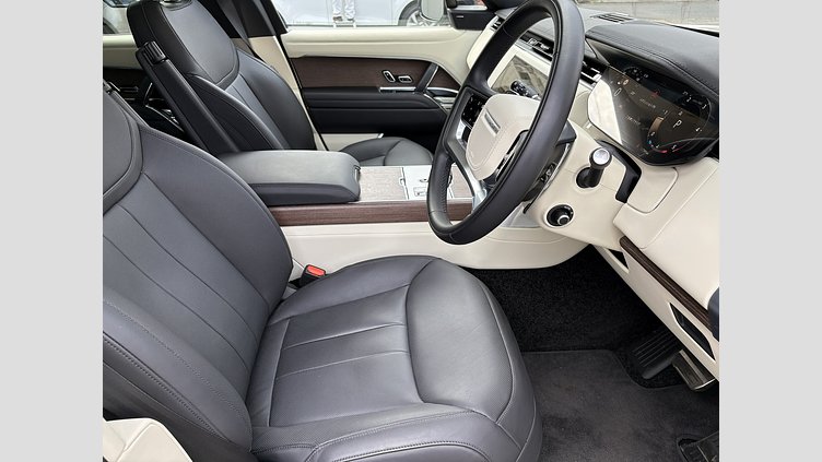 2024 認定中古車 Land Rover Range Rover オストゥーニパールホワイト D300 AWD MHEV（AT） スタンダードホイールベース SE