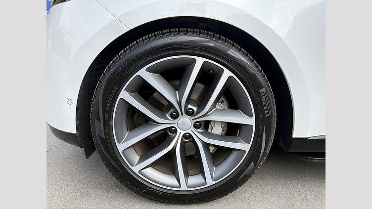 2024 認定中古車 Land Rover Range Rover オストゥーニパールホワイト D300 AWD MHEV（AT） スタンダードホイールベース SE