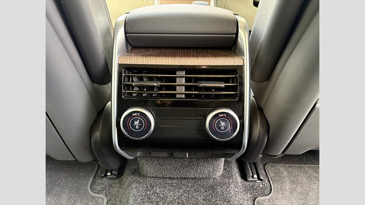 2024 認定中古車 Land Rover Range Rover オストゥーニパールホワイト D300 AWD MHEV（AT） スタンダードホイールベース SE