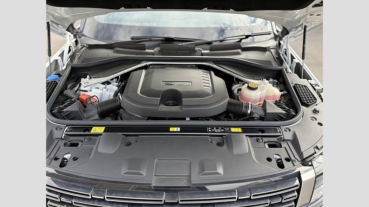 2024 認定中古車 Land Rover Range Rover オストゥーニパールホワイト D300 AWD MHEV（AT） スタンダードホイールベース SE