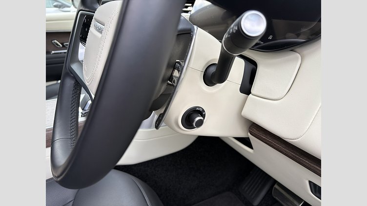 2024 認定中古車 Land Rover Range Rover オストゥーニパールホワイト D300 AWD MHEV（AT） スタンダードホイールベース SE