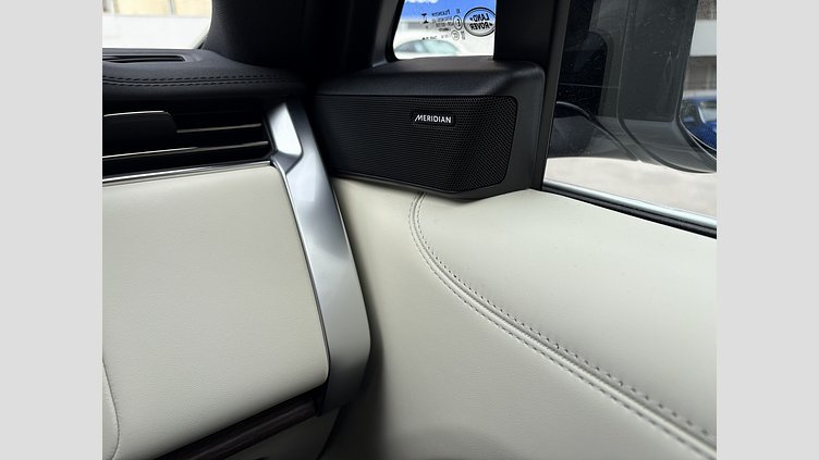 2024 認定中古車 Land Rover Range Rover オストゥーニパールホワイト D300 AWD MHEV（AT） スタンダードホイールベース SE