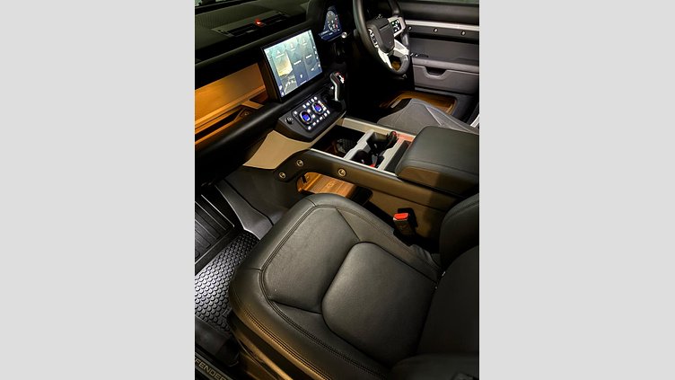 2025 Approved Land Rover Defender 110 Fuji White TBA 110 D350 HSE X-Dynamic