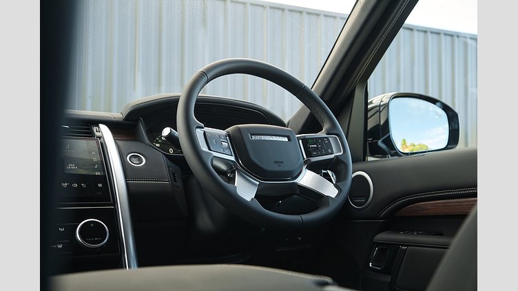 2025 Approved Land Rover Discovery Silicon Silver D250 Diesel Mild Hybrid Dynamic SE